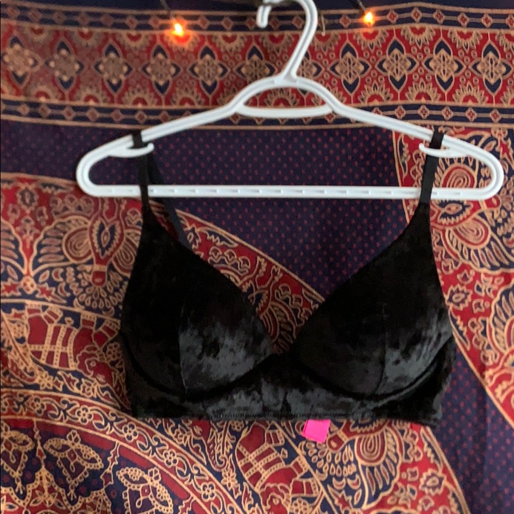 LASENZA Black velvet bralette with light padding